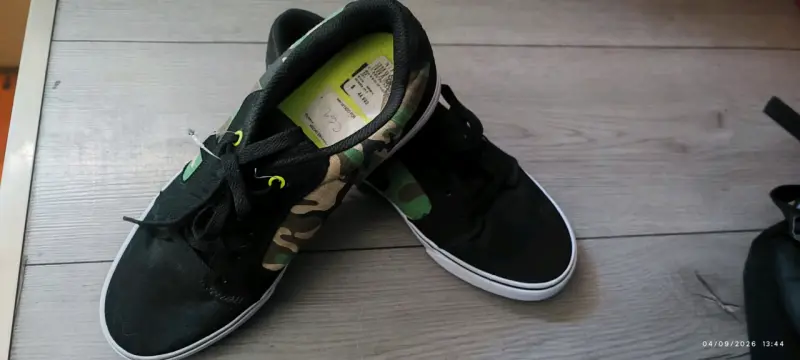 Zapatillas DC negras con diseño camuflaje - 3