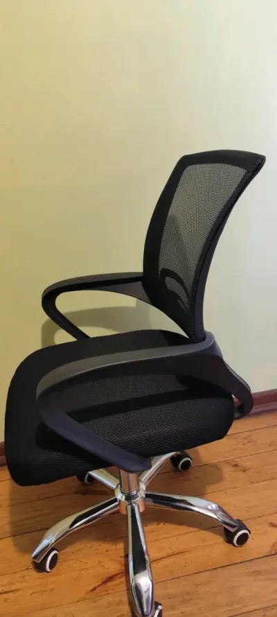Silla de oficina Relan ergonómica negra con ruedas - miniatura 3