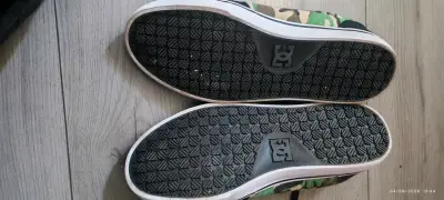 Zapatillas DC negras con diseño camuflaje - miniatura 4