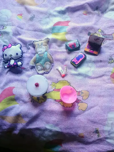 Ropa y accesorios para muñecas variadas - miniatura 3