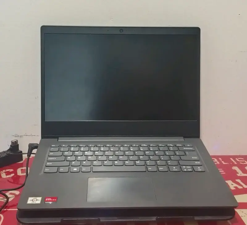 Laptop Lenovo con procesador AMD Ryzen - 2