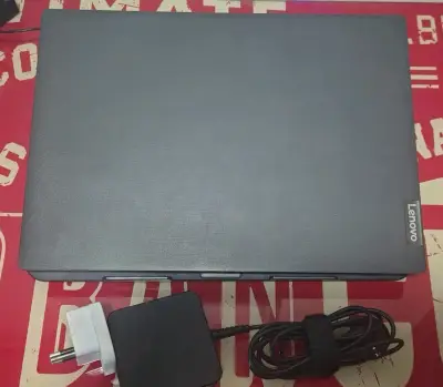 Laptop Lenovo con procesador AMD Ryzen - miniatura 3