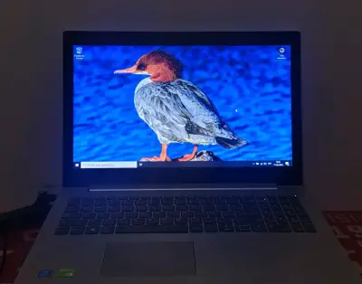 Laptop Lenovo con Pantalla de 15 Pulgadas y Window - miniatura 1
