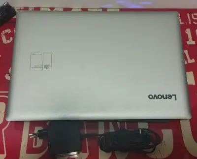 Laptop Lenovo con Pantalla de 15 Pulgadas y Window - miniatura 3