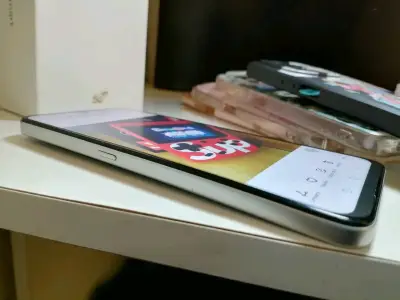 Smartphone Honor 400 Smart 5G con fuga de luz - miniatura 2