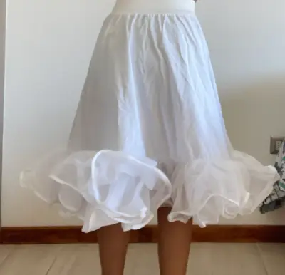 Falda blanca con vuelo para mujer - miniatura 2