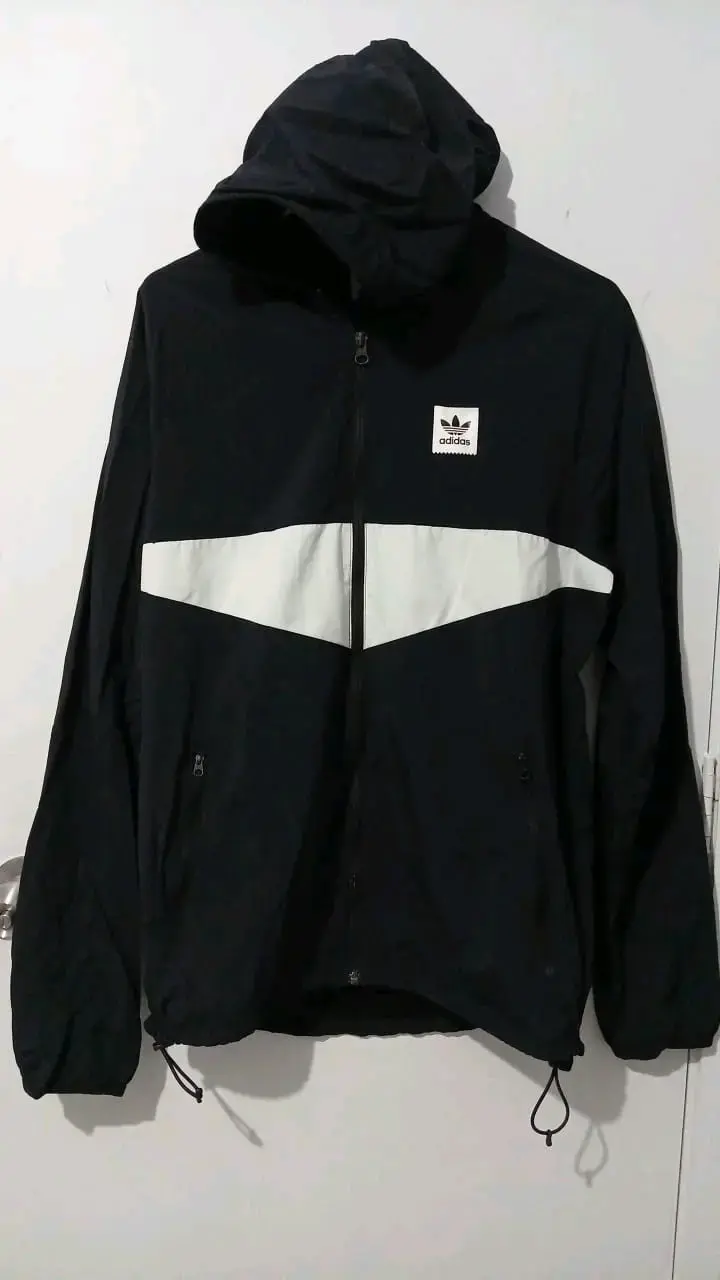 Cortavientos Negro Adidas con gorro talla M - 1