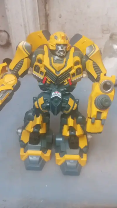 Robot transformable amarillo y gris - miniatura 5