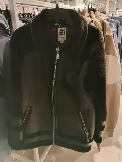 Chaqueta de cuero sintético negra - miniatura 1