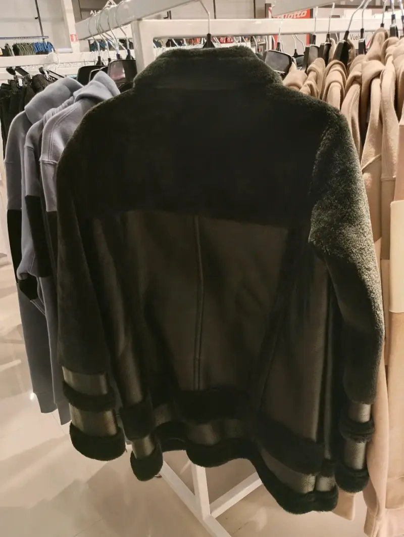 Chaqueta de cuero sintético negra - 3
