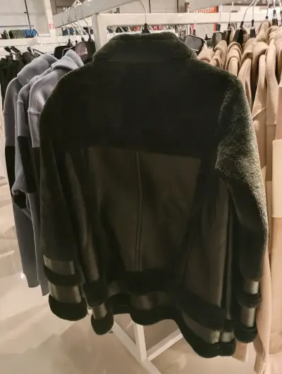 Chaqueta de cuero sintético negra - miniatura 3