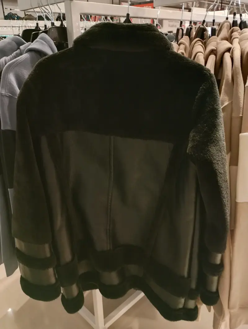 Chaqueta de cuero sintético negra - 5