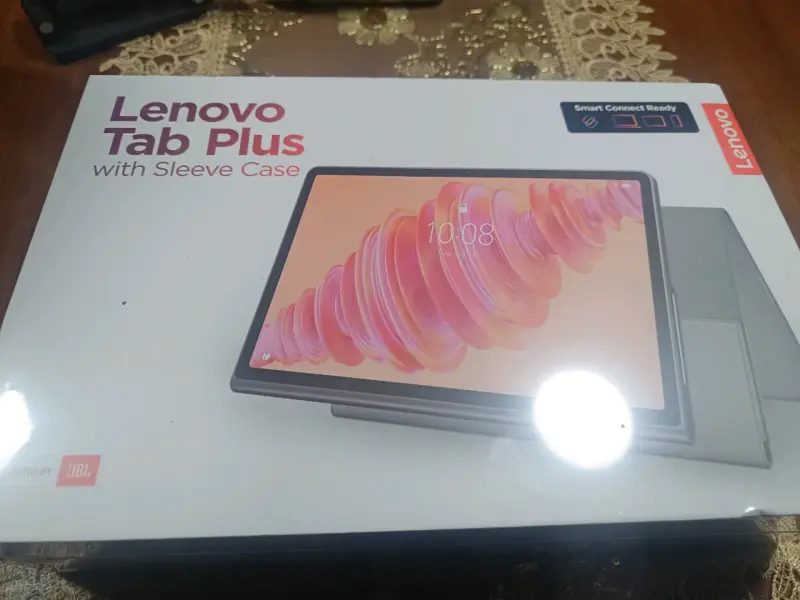 Tablet Lenovo Tab Plus con funda - 1