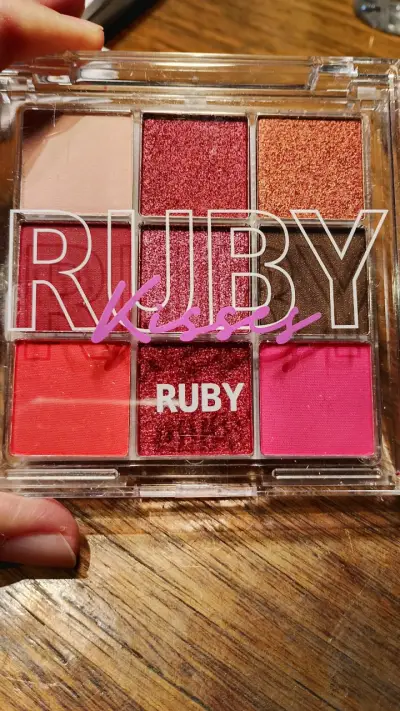 Paleta de Sombras Ruby Kisses. Ruby - miniatura 1