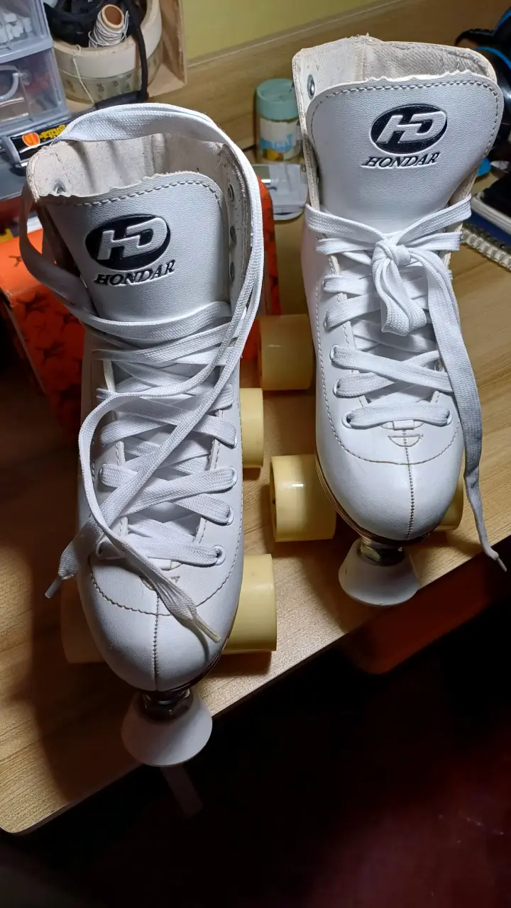Patines de cuatro ruedas clásicos blancos - 6