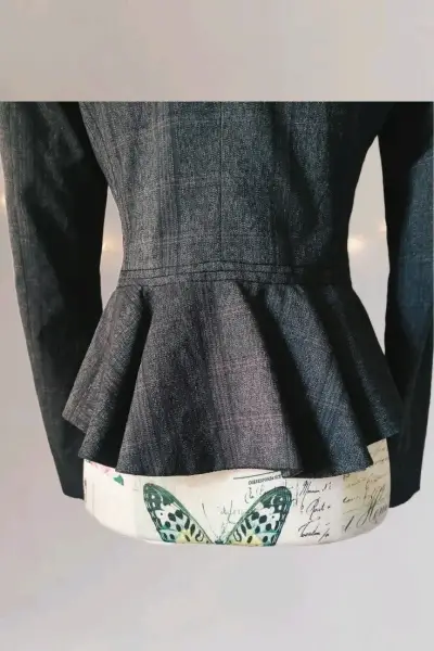 Blazer negro entallado para mujer - miniatura 2