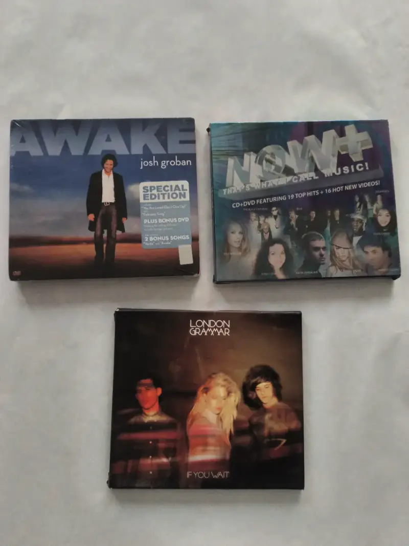 Colección de CDs dobles de música variada