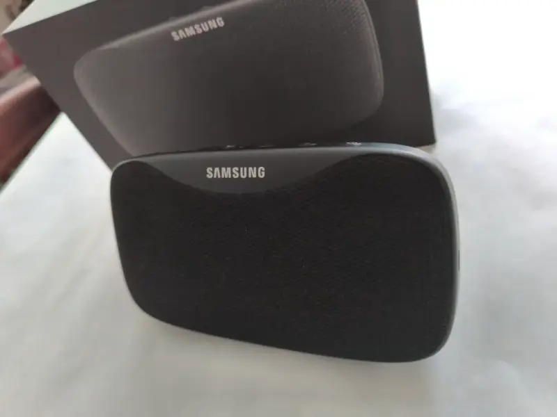 Parlante Bluetooth Samsung Level compacto - 2