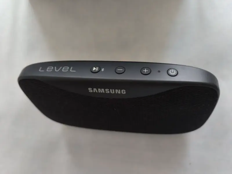 Parlante Bluetooth Samsung Level compacto - 4