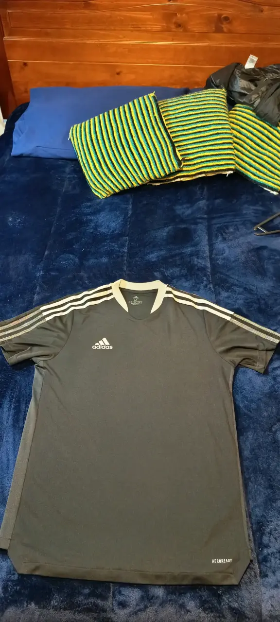 Polera deportiva negra Adidas Aeroready - 3
