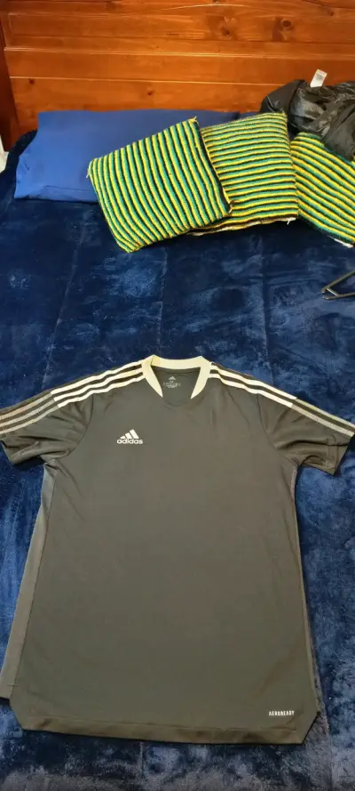 Polera deportiva negra Adidas Aeroready - miniatura 3