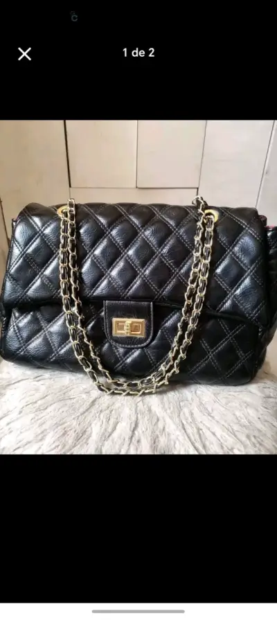 Cartera negra acolchada con cadena dorada - miniatura 1