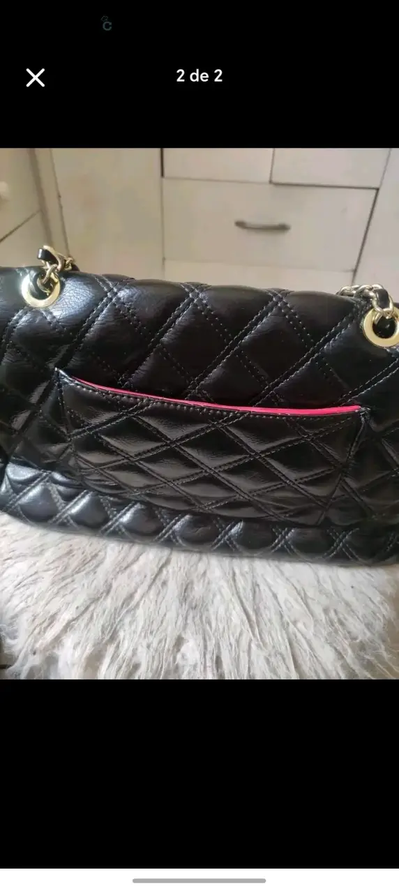 Cartera negra acolchada con cadena dorada - 2