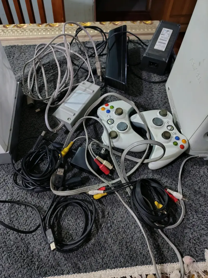 Consolas Xbox 360 y Wii con accesorios - 4