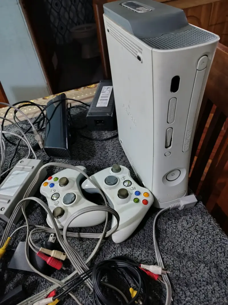Consolas Xbox 360 y Wii con accesorios - 5