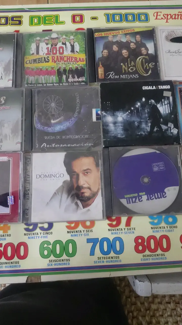 Colección de CDs de Música Variada en Español e Inglés - 2