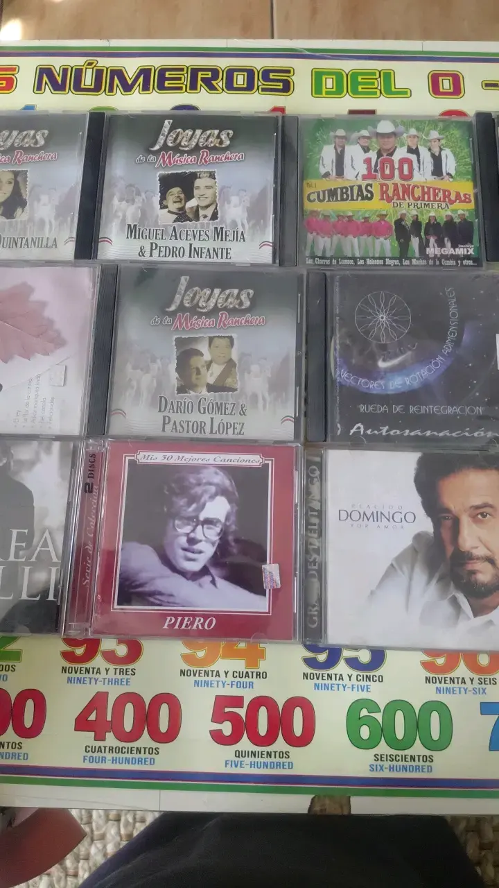 Colección de CDs de Música Variada en Español e Inglés - 3