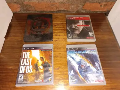 Consola PlayStation 3 con dos controles y juegos - miniatura 4