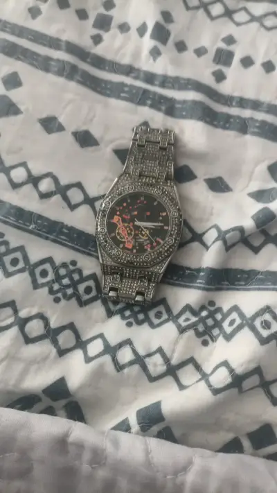 Reloj de pulsera con diseño brillante - miniatura 1