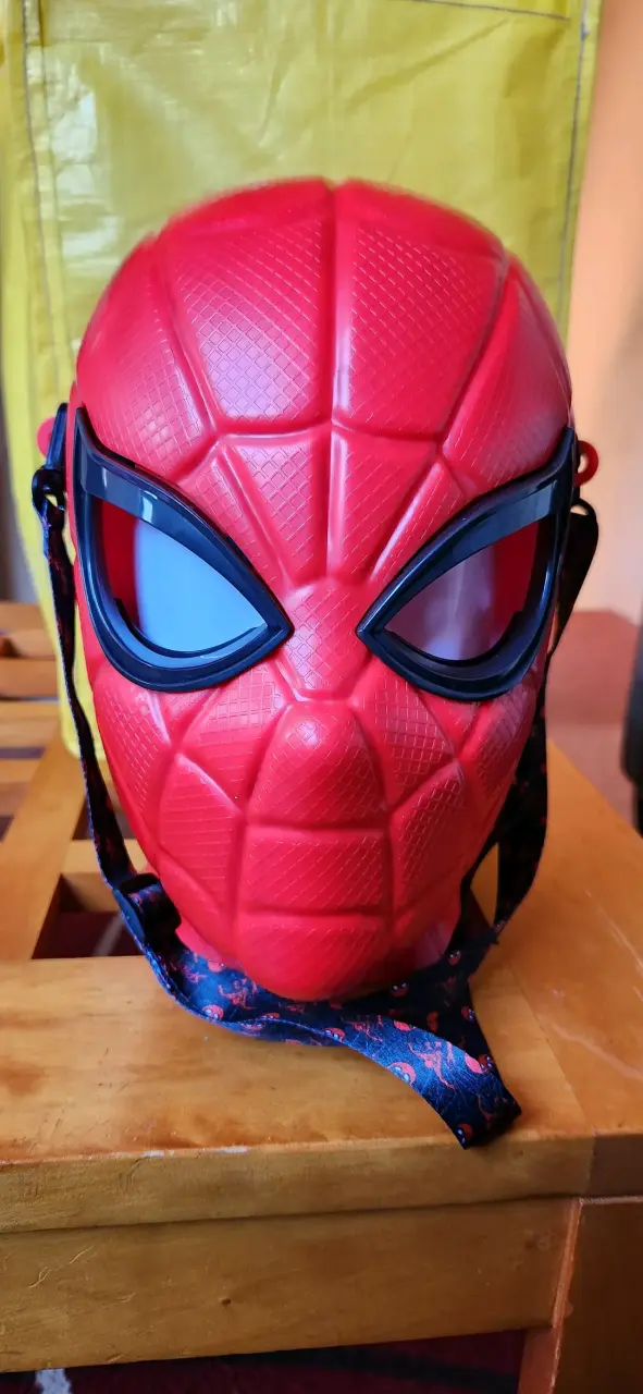 Palomera de Spiderman. Con botón. - 2