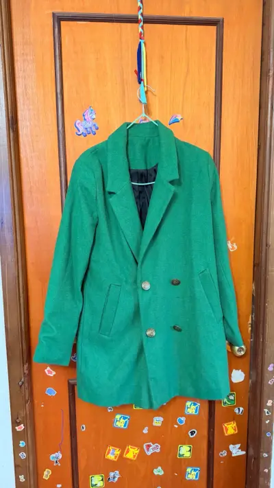 Abrigo verde doble botonadura para mujer - miniatura 1