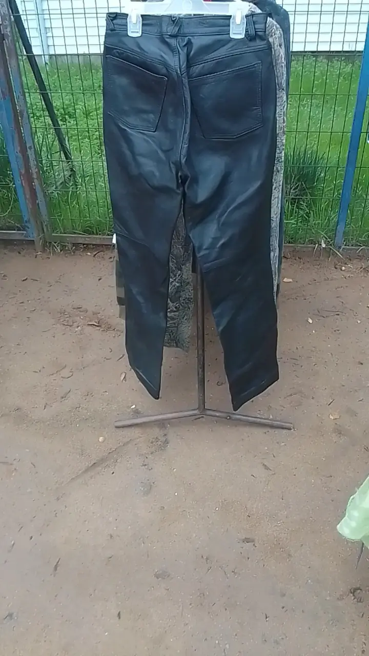 Pantalon de cuero. - 2