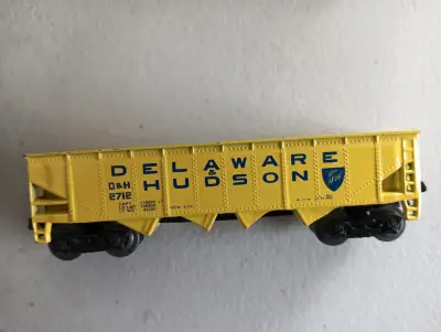 Vagón de tren modelo Delaware & Hudson amarillo - miniatura 1