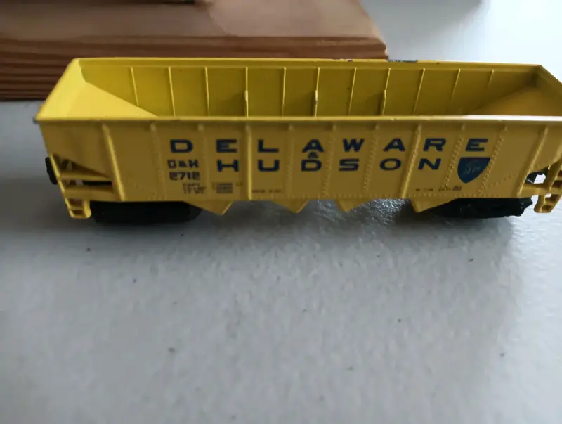 Vagón de tren modelo Delaware & Hudson amarillo - 2