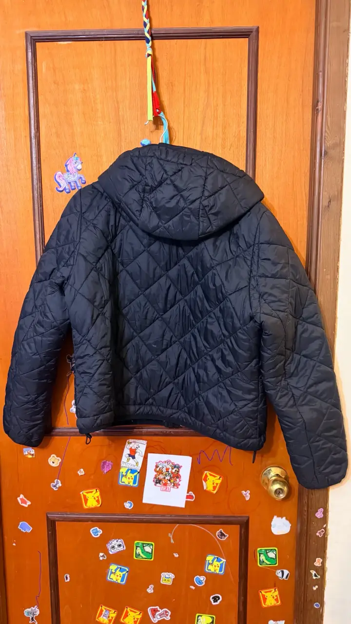 Chaqueta acolchada negra con capucha Zara - 2