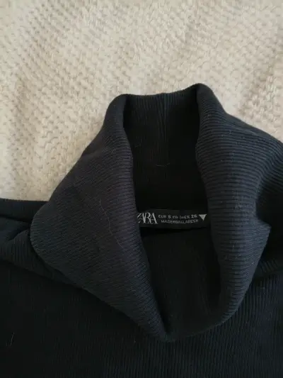 Polera cuello alto negra Zara para mujer - miniatura 2