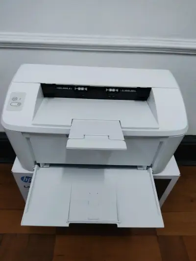 Impresora HP LaserJet M111a compacta y eficiente - miniatura 2