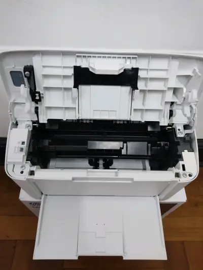 Impresora HP LaserJet M111a compacta y eficiente - miniatura 3