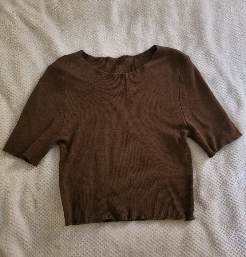 Polera de punto marrón para mujer