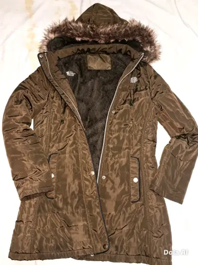 Parka impermeable con capucha de piel sintética - miniatura 1