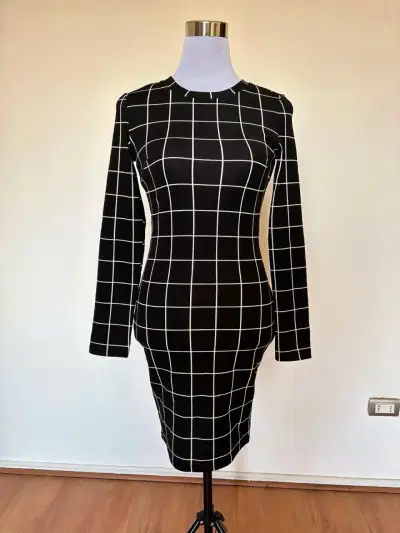 Vestido Shein negro con diseño de cuadros - miniatura 2