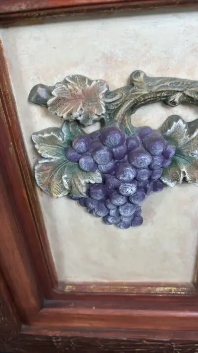 Cuadro decorativo de madera con uvas en relieve - miniatura 2