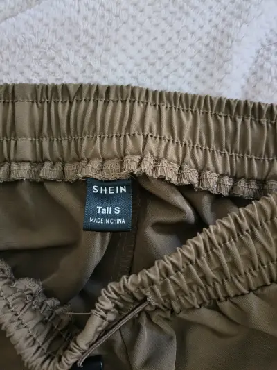 Pantalones deportivos color caqui Shein talla S - miniatura 2