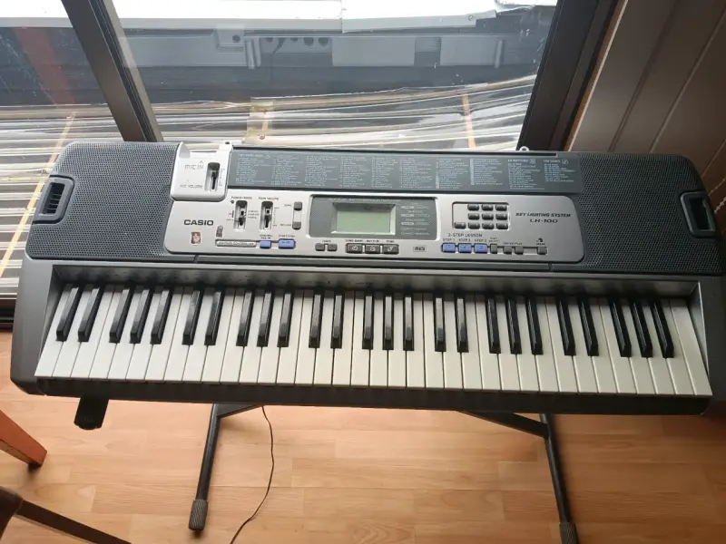 Teclado electrónico Casio LK-100