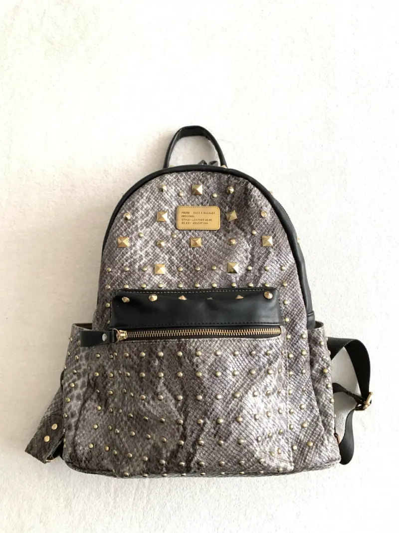 Mochila Prüne con tachas estilo serpiente - 1