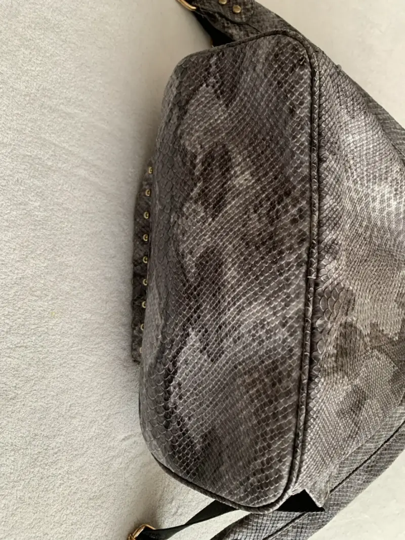 Mochila Prüne con tachas estilo serpiente - 3